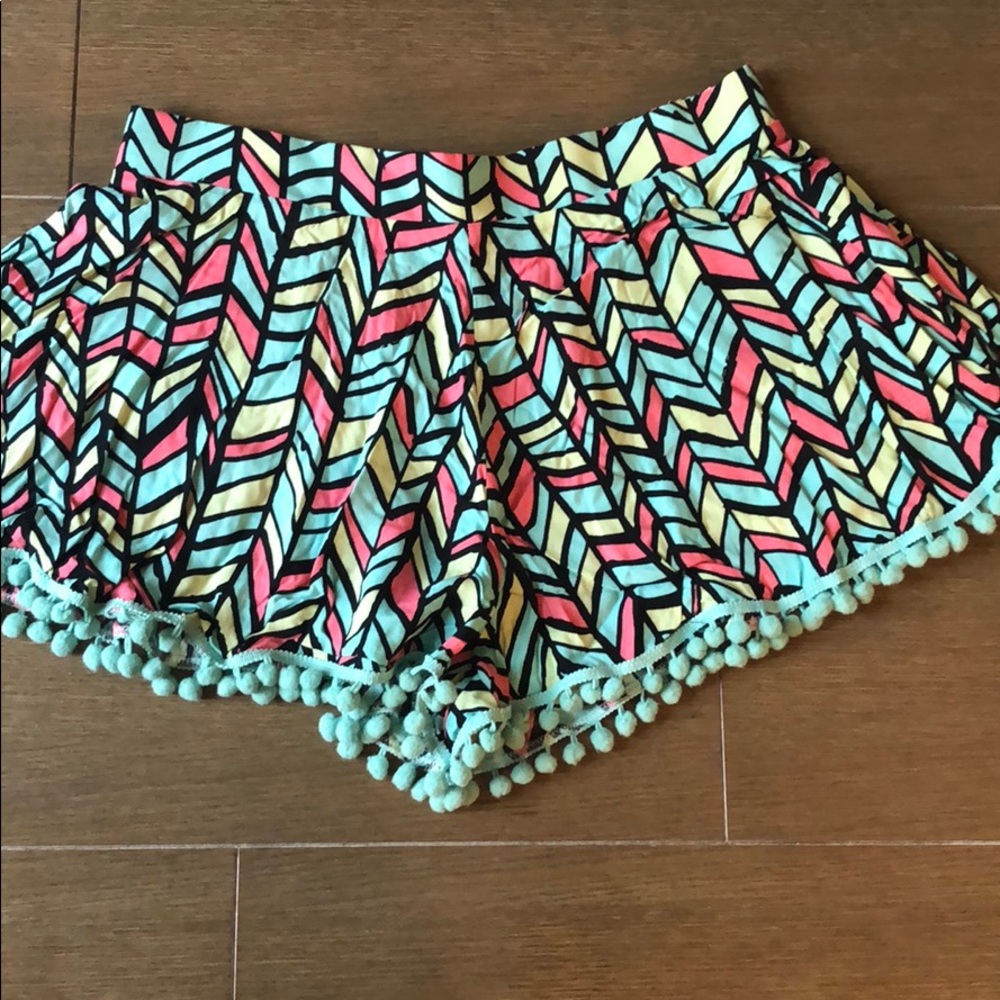 High waisted Pom Pom shorts